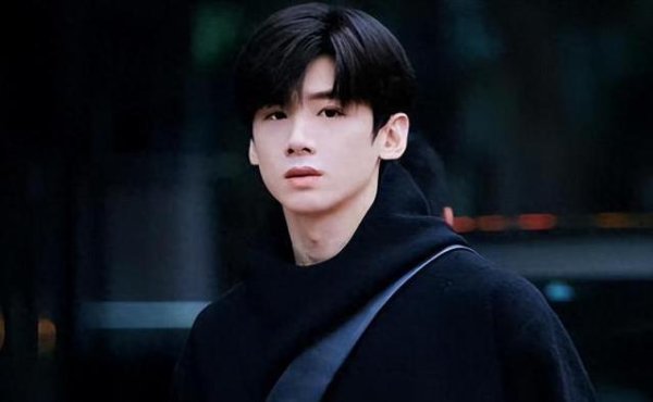 鑫赢智投 综艺爆梗王，演技挑大梁，白敬亭凭啥圈粉无数？