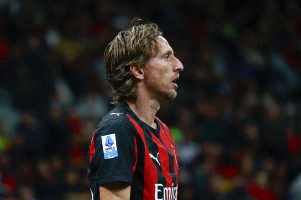 天通盈 倾其所有! 40岁魔笛全场触球121次送助攻, 意甲8轮有6轮踢满全场